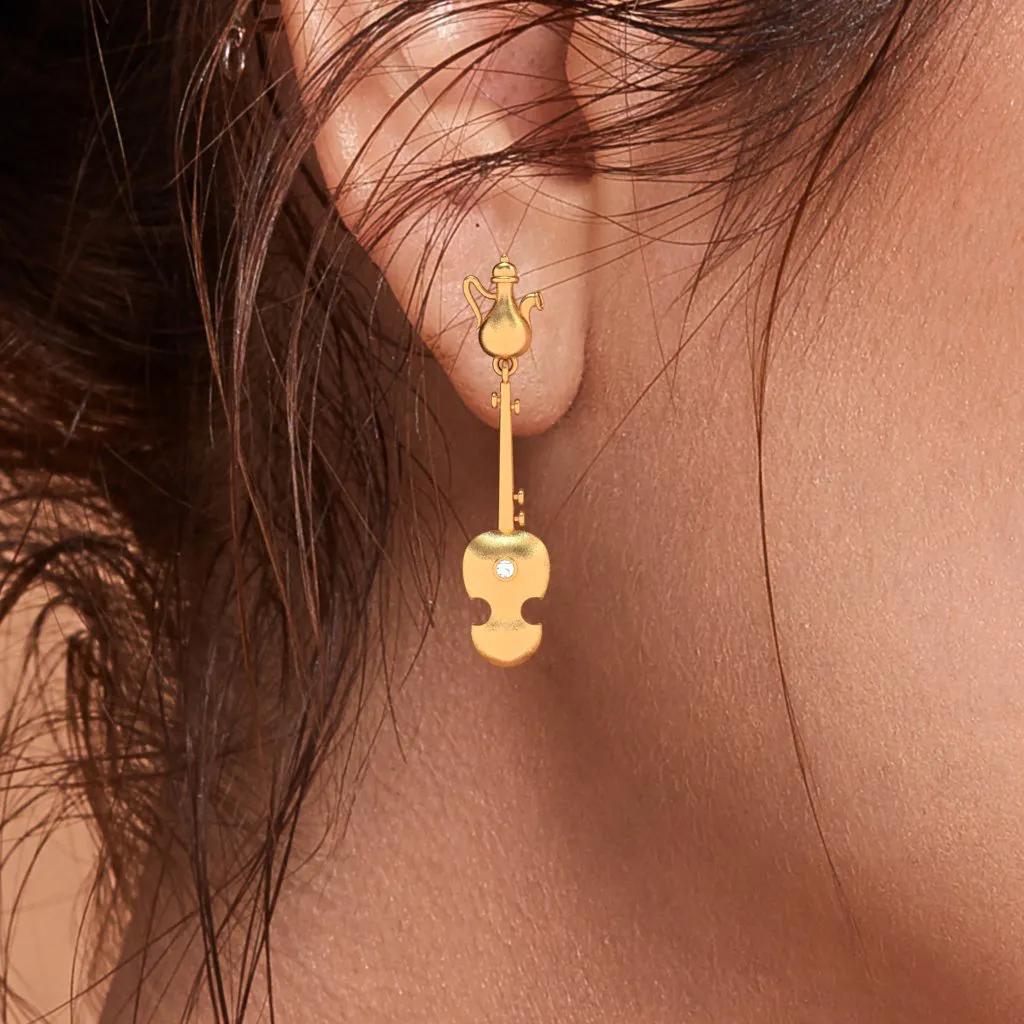18KT Violin Shaped Gold Earrings From Diamond Collection