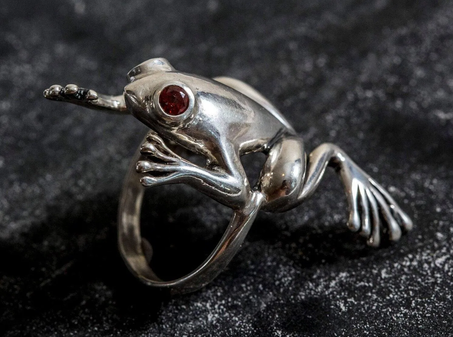 Frog Silver Ring - Garnet Statement Ring - Long Frog Ring