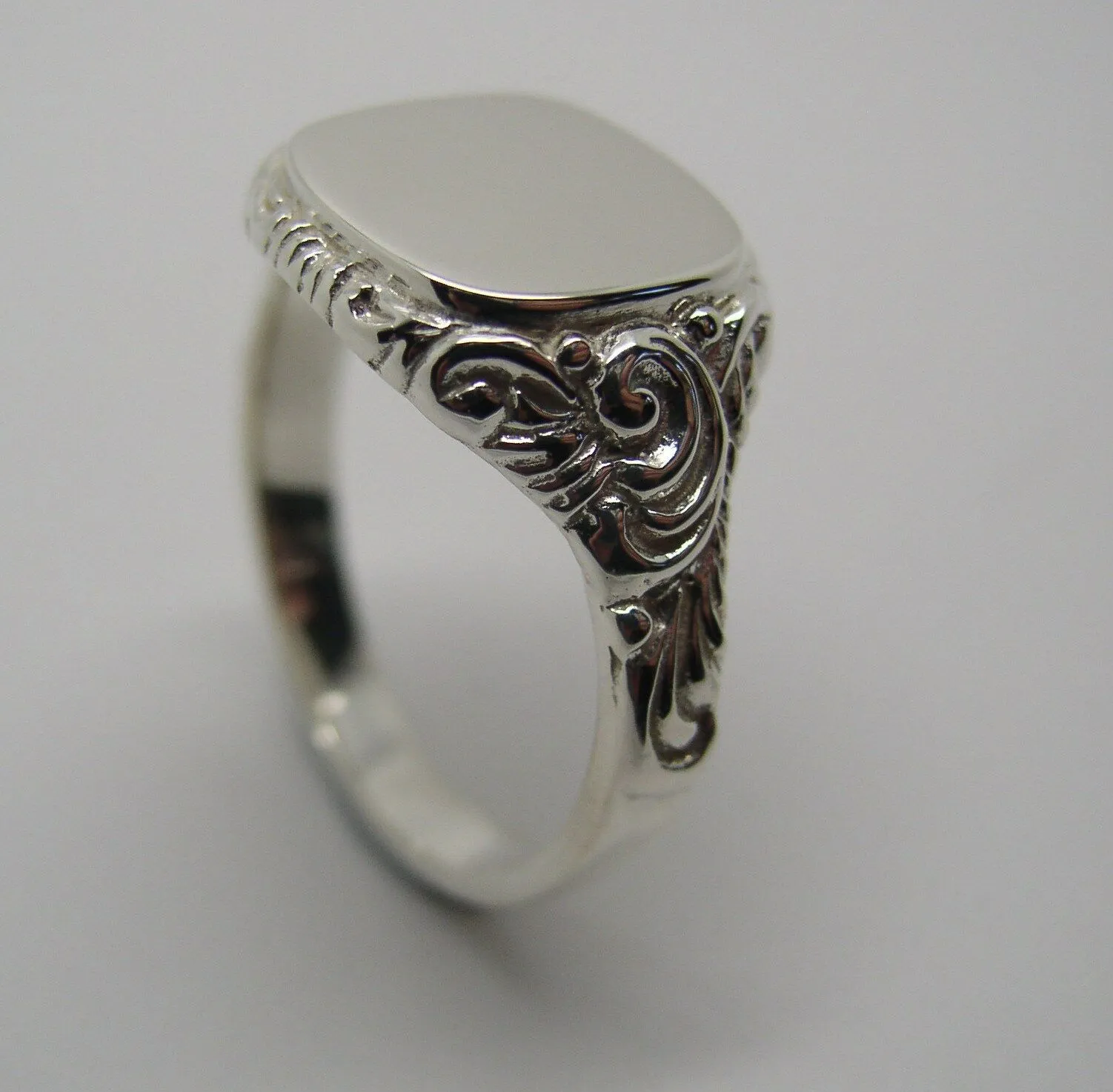 Heavy Size W Large Mens 9ct White Gold Square Engraved Signet Ring