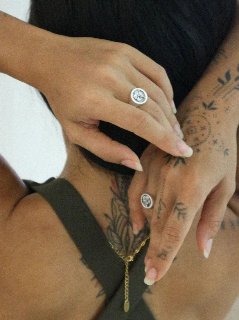 HIBISCUS SIGNET RING