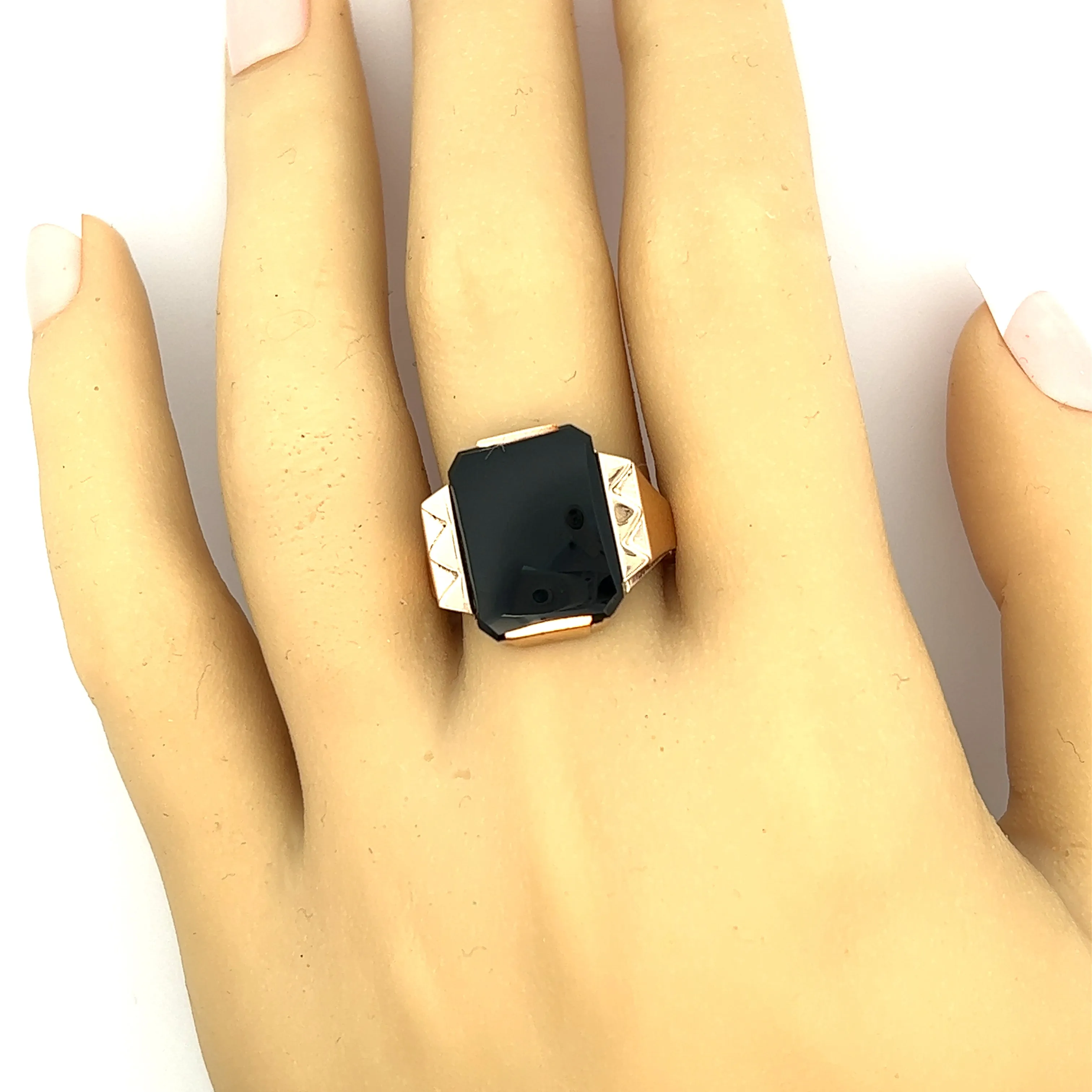 Onyx 9ct Yellow Gold Signet Ring
