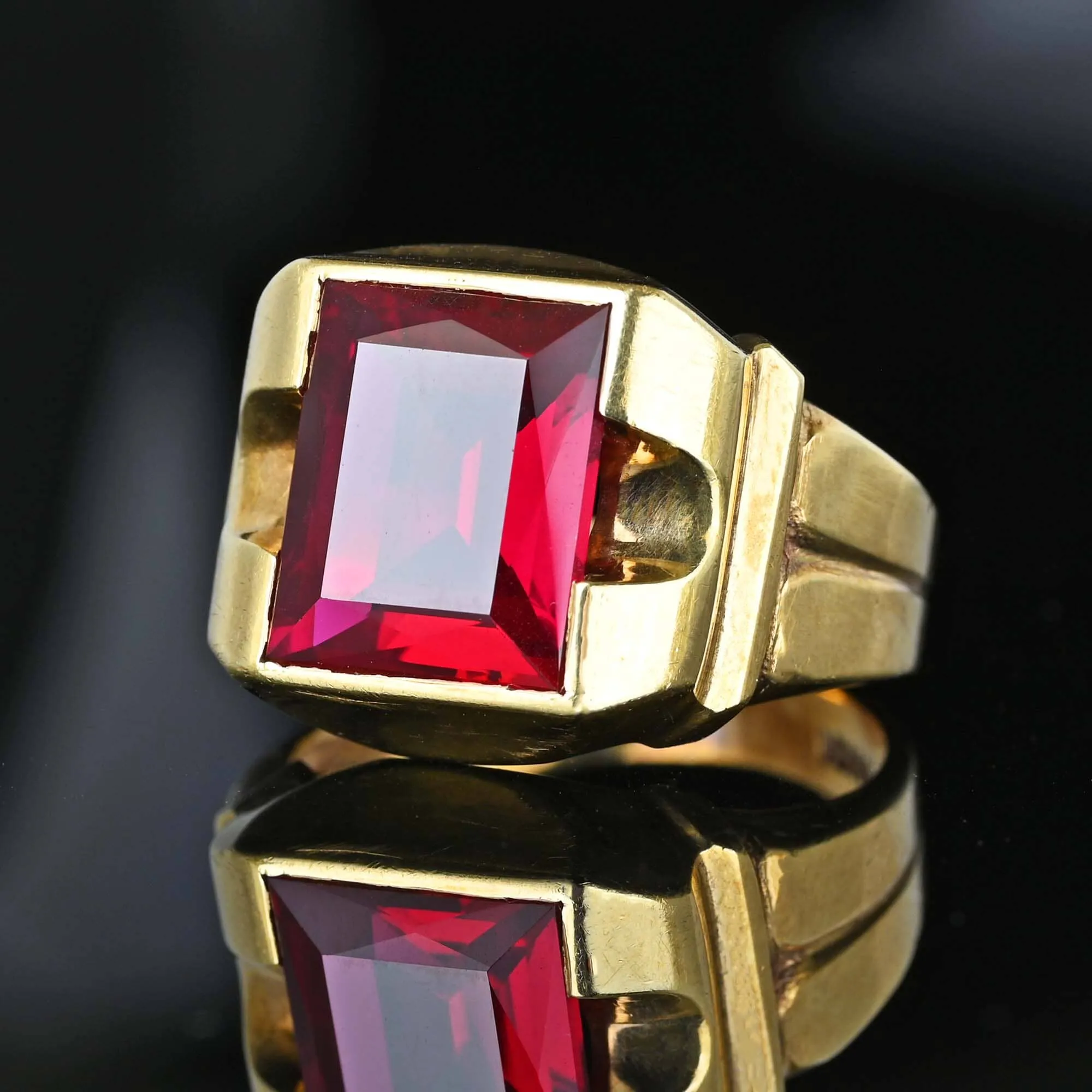 Vintage Gold Mens 7.5 CTW Ruby Signet Ring