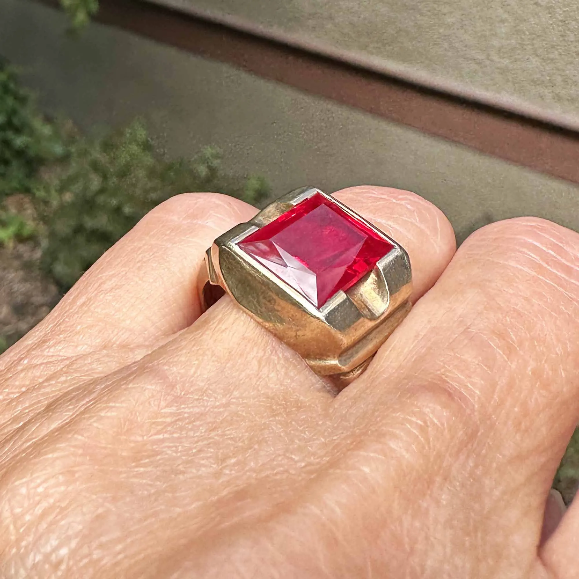 Vintage Gold Mens 7.5 CTW Ruby Signet Ring