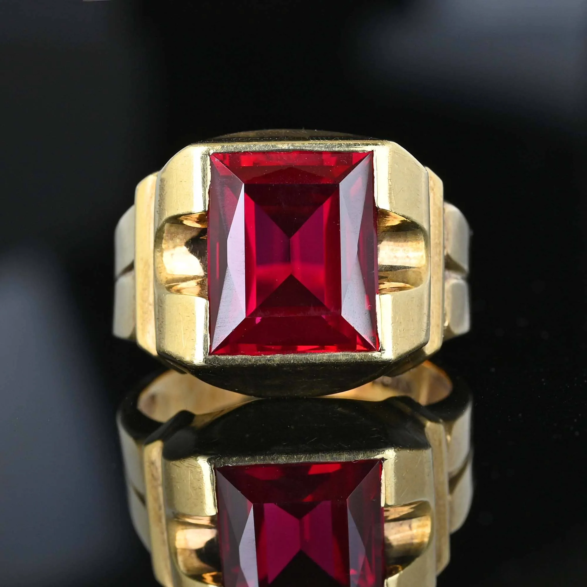 Vintage Gold Mens 7.5 CTW Ruby Signet Ring