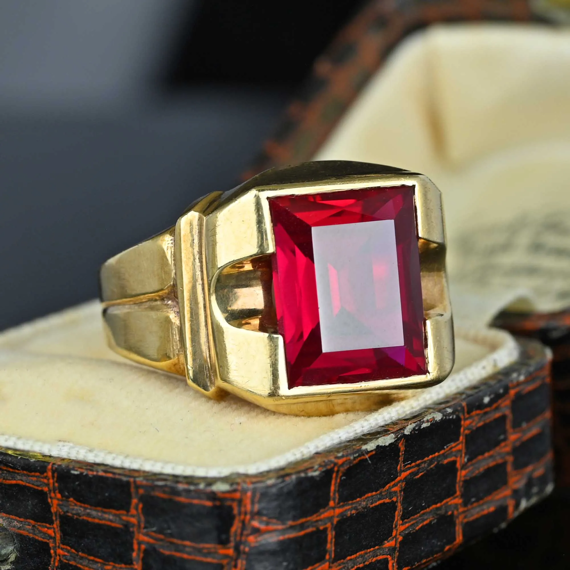 Vintage Gold Mens 7.5 CTW Ruby Signet Ring
