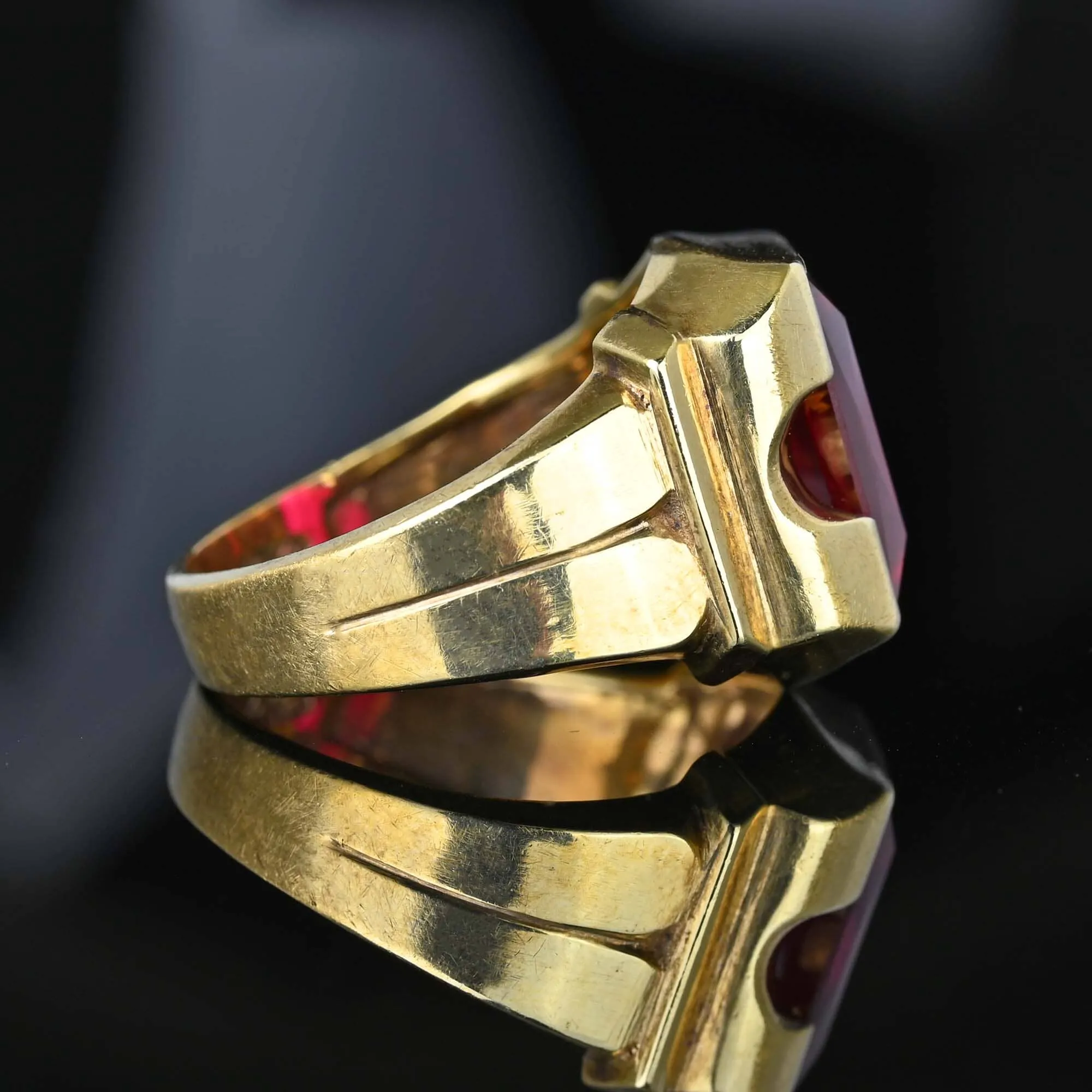Vintage Gold Mens 7.5 CTW Ruby Signet Ring